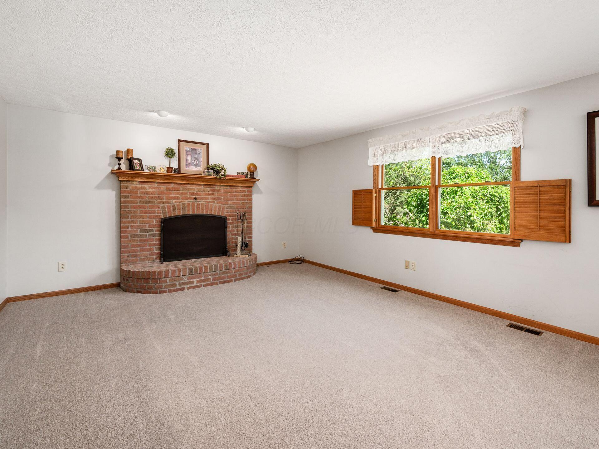 7941 Steitz Road Powell, OH 43065 - Photo 9 of 24 The family room adjoins the kitchen, and it boasts a WBFP and it overlooks the patio and yard.