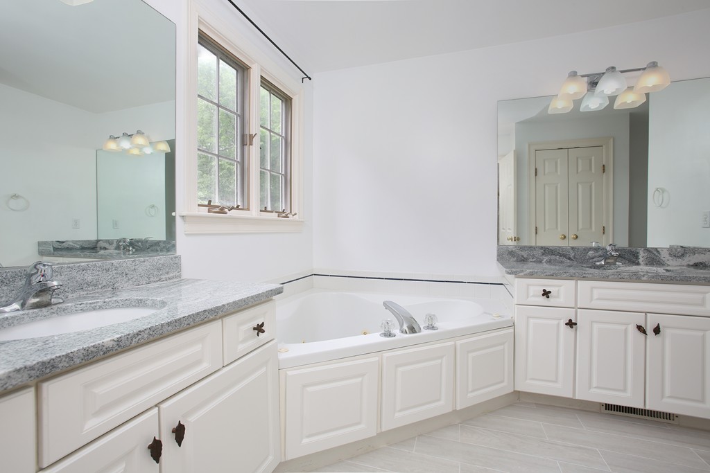44 Coolidge Farm Road Boxborough, MA 01719 - Photo 10 of 15
