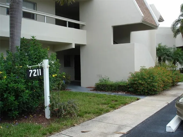 $1,500 | 7211 West Country Club Drive North, Unit 133, Sarasota, FL 34243