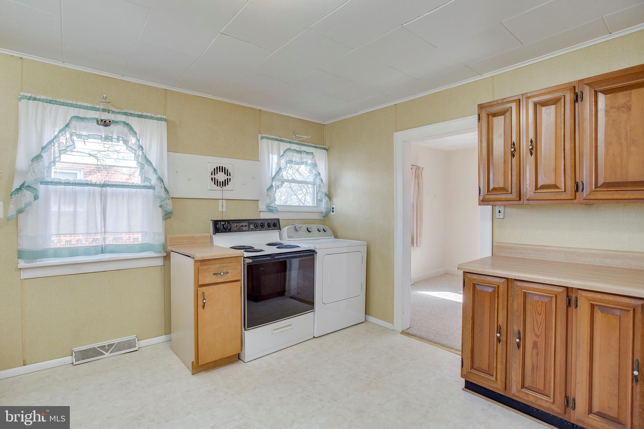 1716 Hilyard Road Baltimore, MD 21234 - Photo 14 of 33 Kitchen