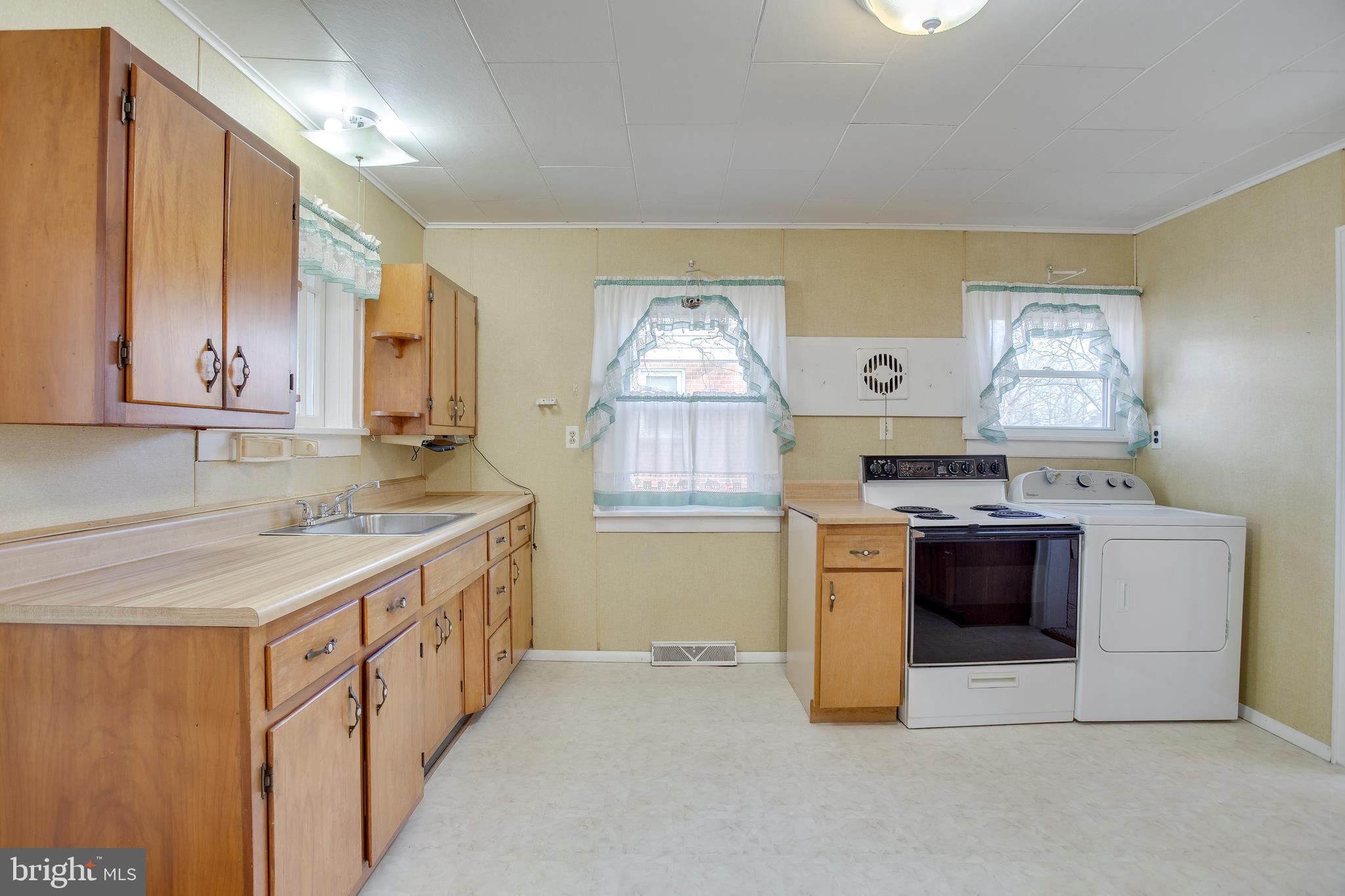 1716 Hilyard Road Baltimore, MD 21234 - Photo 15 of 33 Kitchen
