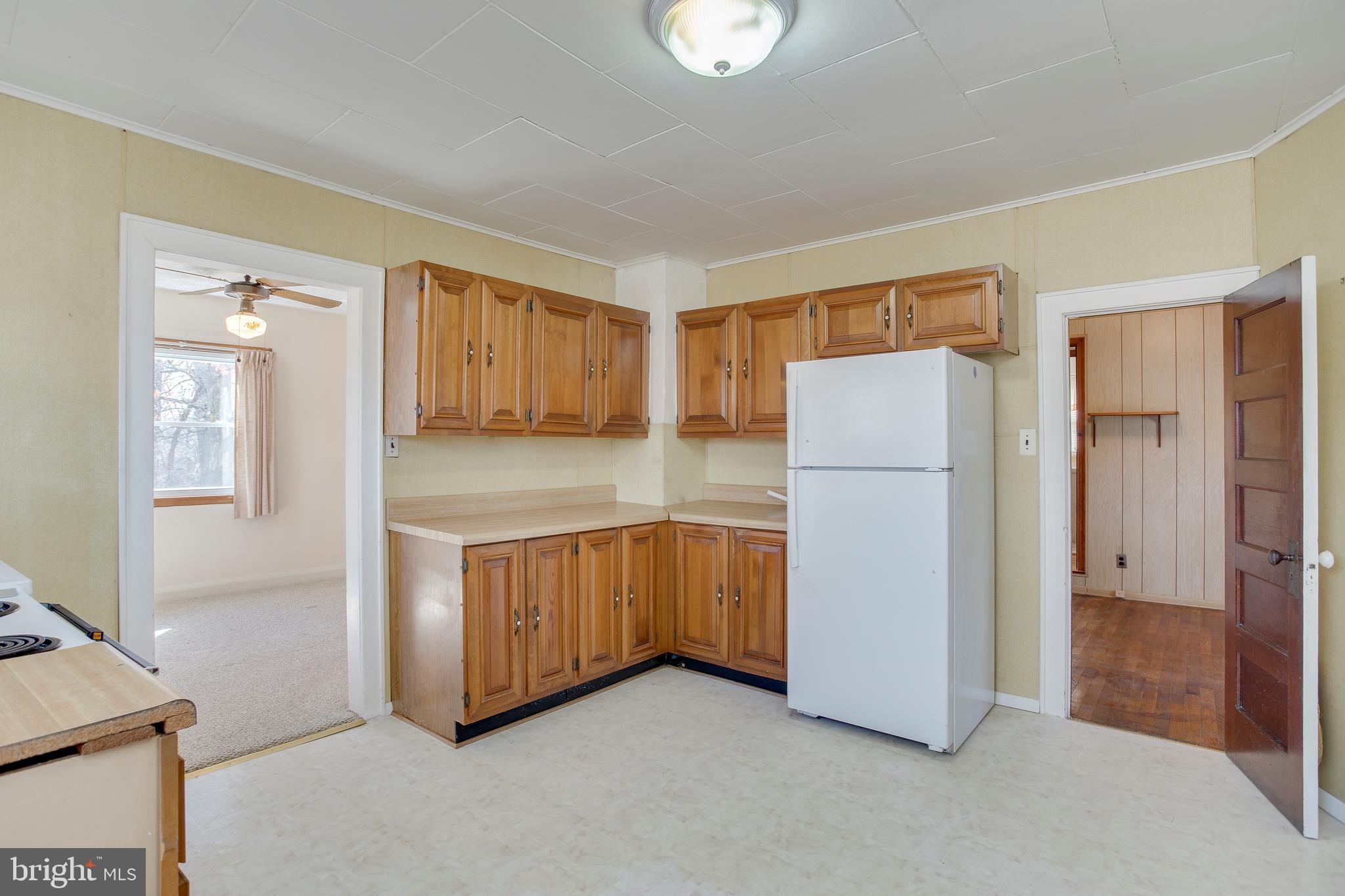 1716 Hilyard Road Baltimore, MD 21234 - Photo 17 of 33 Kitchen