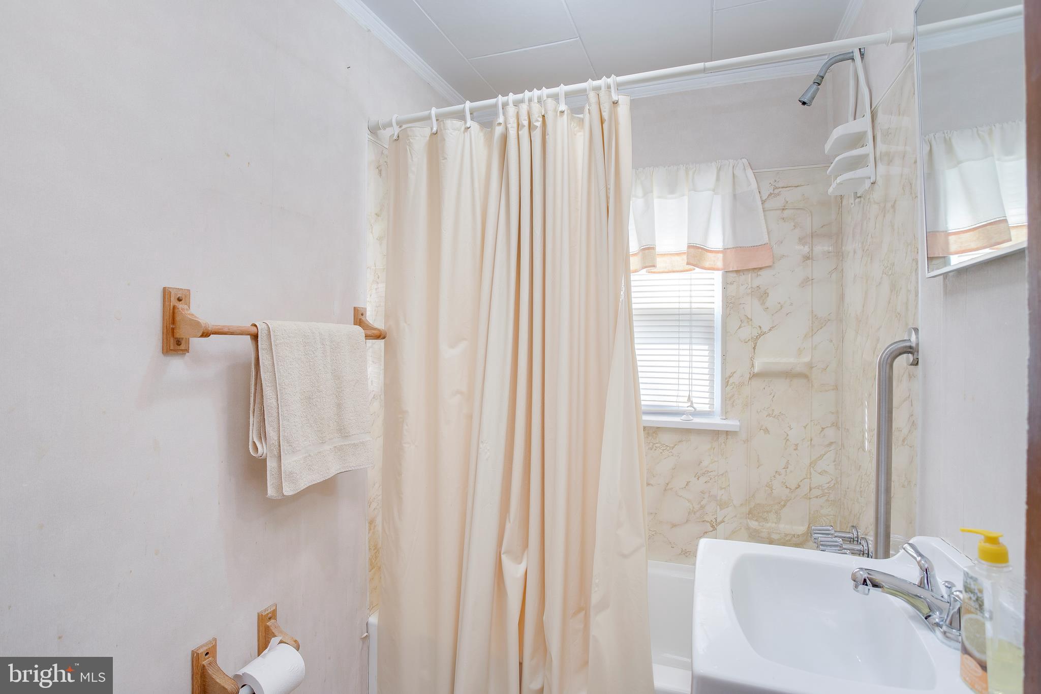 1716 Hilyard Road Baltimore, MD 21234 - Photo 32 of 33 Full Bath with Plenty of Sun Light