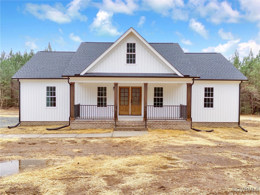 Modern farmhouse style home featuring a large cove