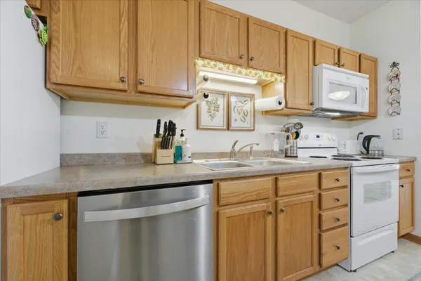 $124,900 | 1776 Maryland Avenue East, Unit 106, St. Paul, MN 55106