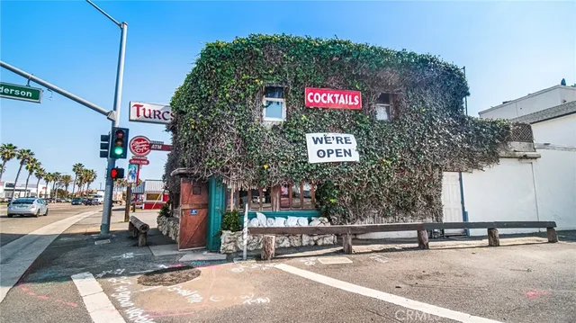 a sign board with buildings in the background