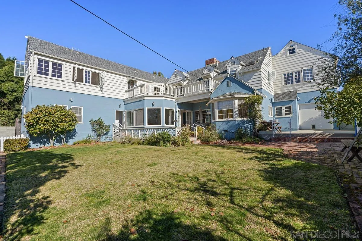 5902 Beaumont Avenue La Jolla, CA 92037 - Photo 4 of 8 a front view of a house with garden