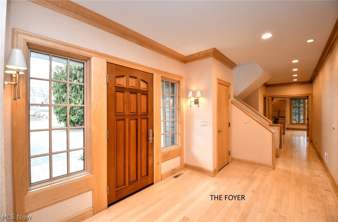 32150 Pinetree Road Pepper Pike, OH 44124 - Photo 3 of 35 THE FOYER