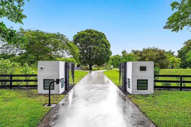 $10,450,000 | 8549 Surrey Lane, Boca Raton, FL 33496