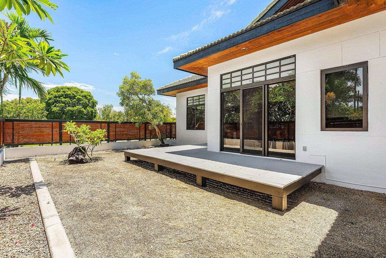 8549 Surrey Lane Boca Raton, FL 33496 - Photo 38 of 106 a view of a lounge chair in the patio