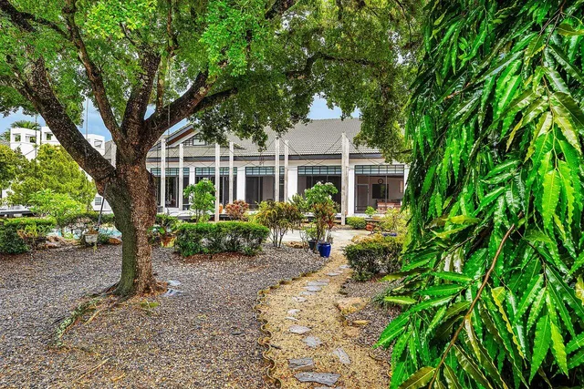 $10,450,000 | 8549 Surrey Lane, Boca Raton, FL 33496