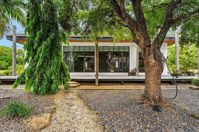 $10,450,000 | 8549 Surrey Lane, Boca Raton, FL 33496