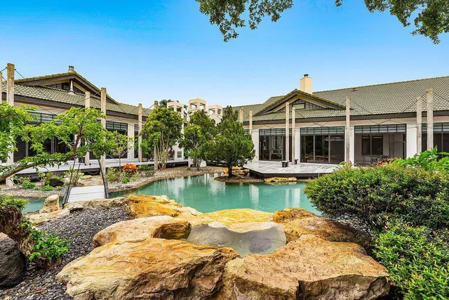 $10,450,000 | 8549 Surrey Lane, Boca Raton, FL 33496