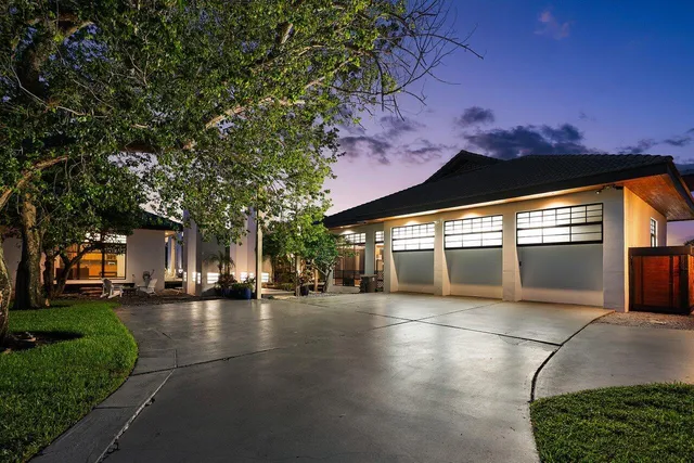 $10,450,000 | 8549 Surrey Lane, Boca Raton, FL 33496