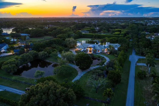 $10,450,000 | 8549 Surrey Lane, Boca Raton, FL 33496