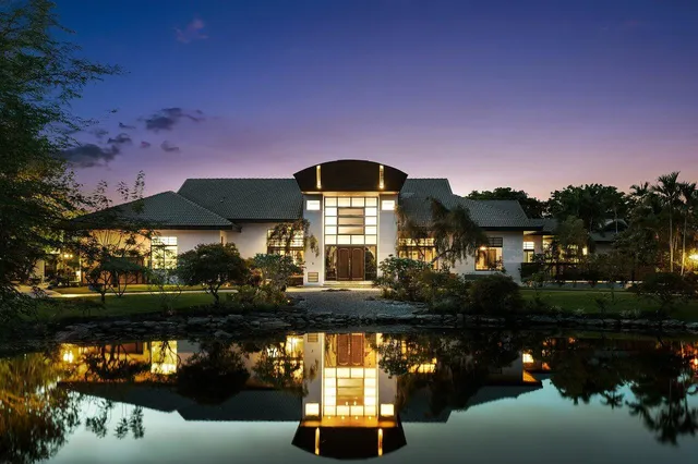 $10,450,000 | 8549 Surrey Lane, Boca Raton, FL 33496