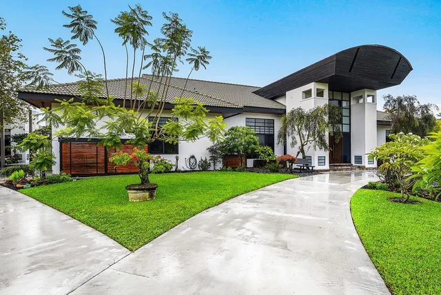 $10,450,000 | 8549 Surrey Lane, Boca Raton, FL 33496