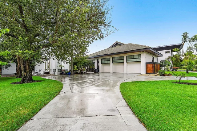 $10,450,000 | 8549 Surrey Lane, Boca Raton, FL 33496
