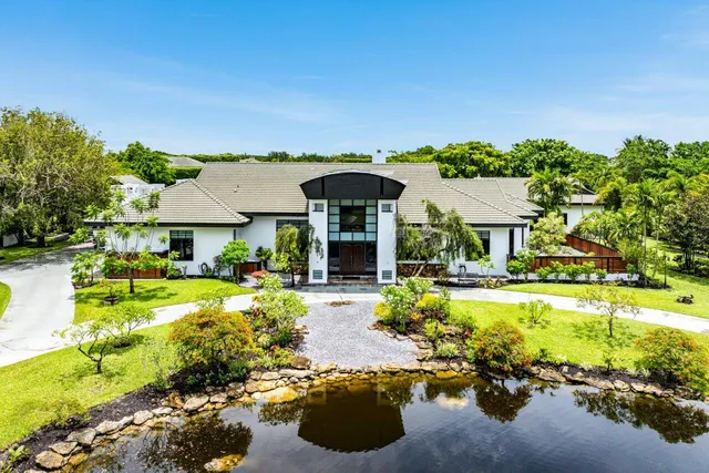 $10,450,000 | 8549 Surrey Lane, Boca Raton, FL 33496