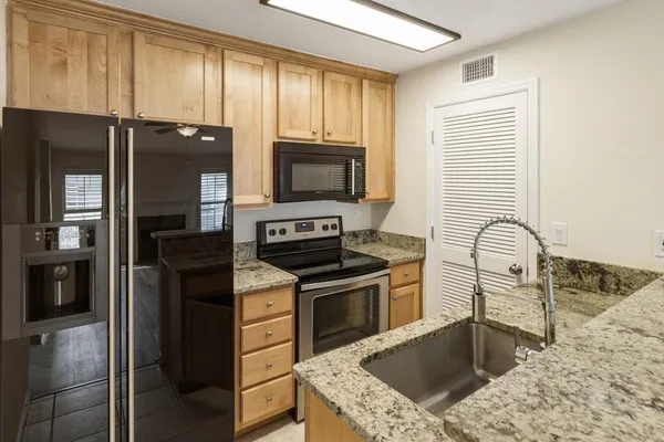 $1,375 | 210 Granville Court, Atlanta, GA 30328