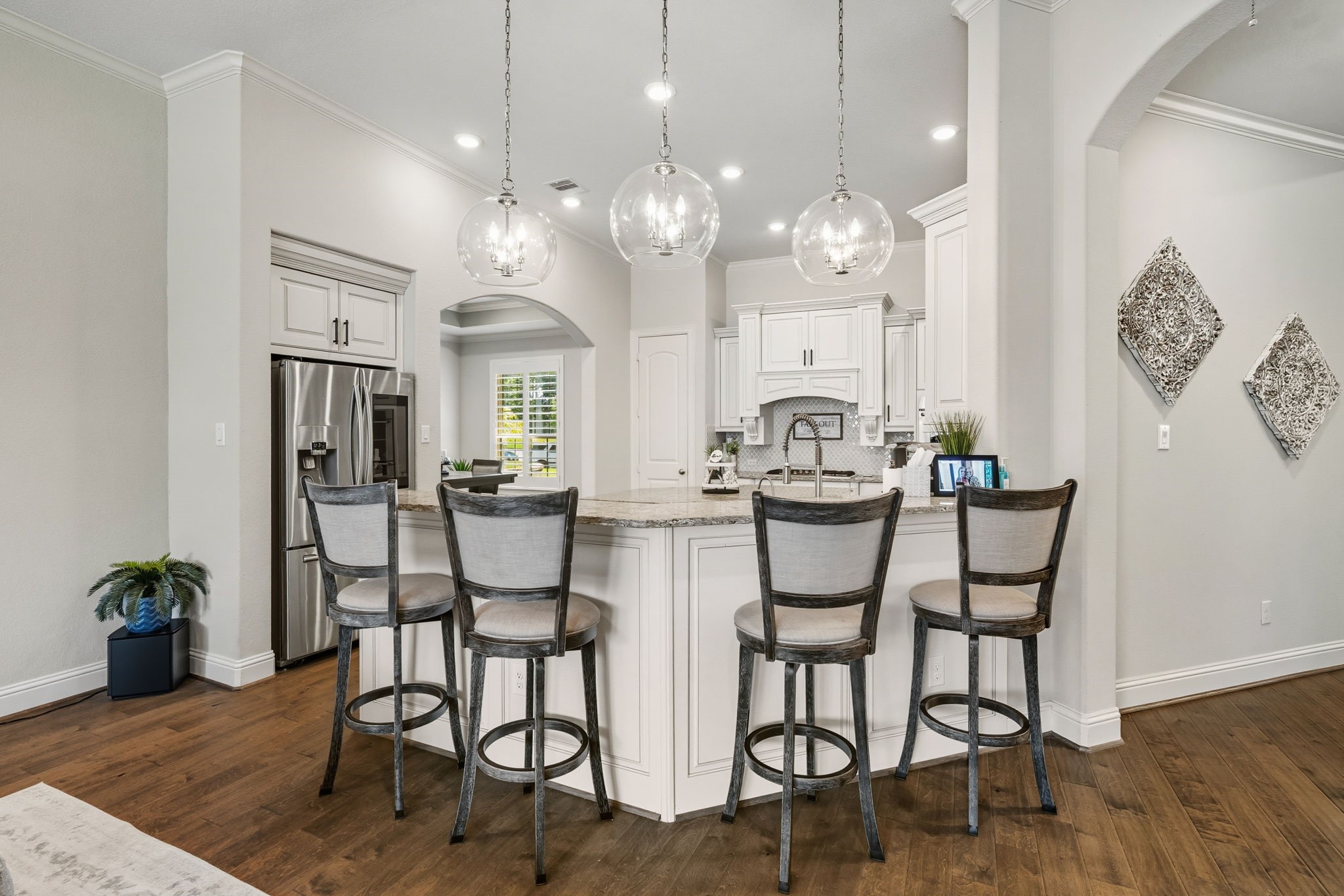 2008 Green Terrace Lane Pinehurst, TX 77362 - Photo 12 of 47 The breakfast bar allows for additional seating and access to the kitchen.