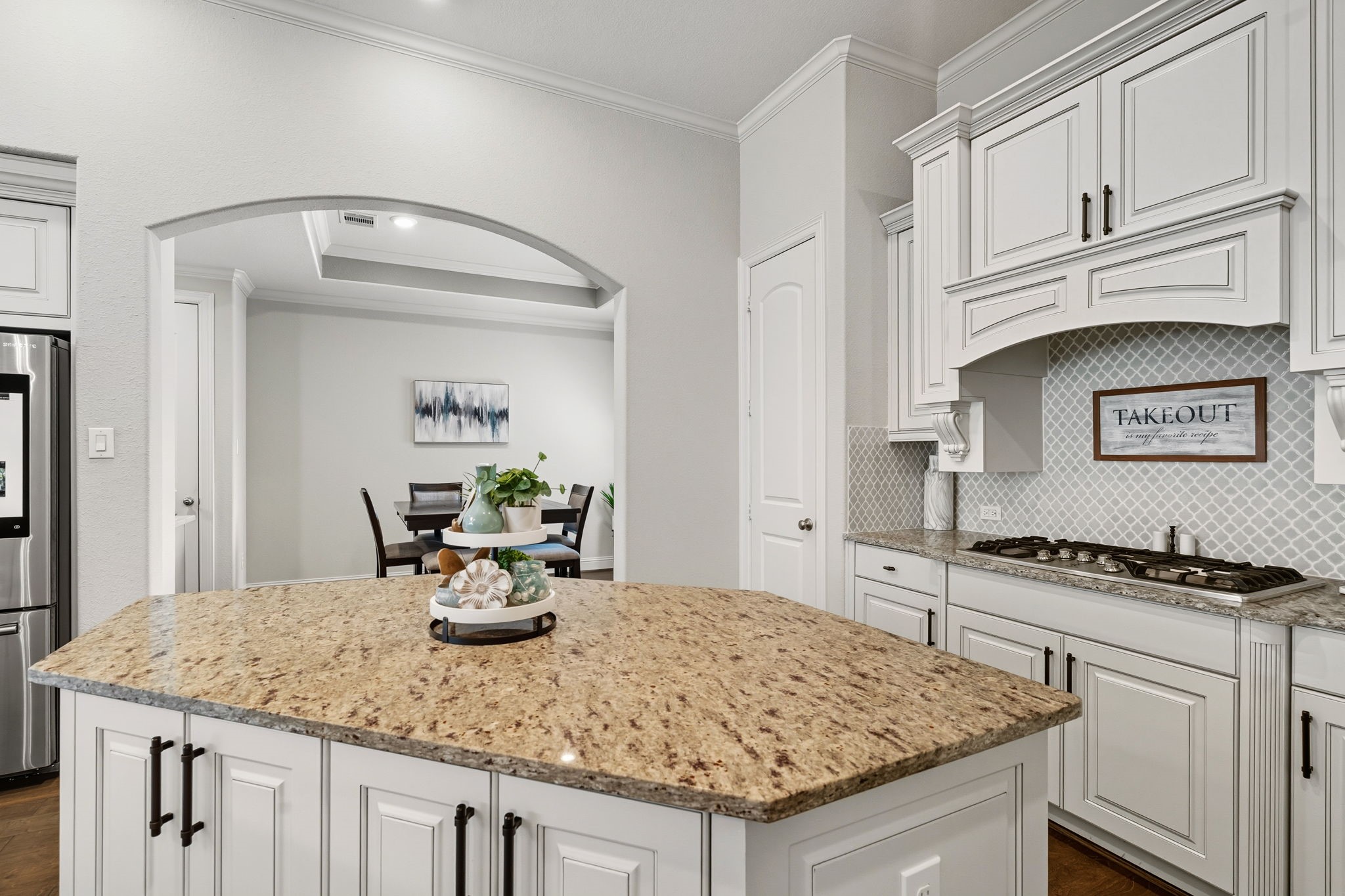 2008 Green Terrace Lane Pinehurst, TX 77362 - Photo 15 of 47 You have a breakfast nook for dinners right off the kitchen. There is also a built-in dry bar with icemaker in the kitchen nook area.
