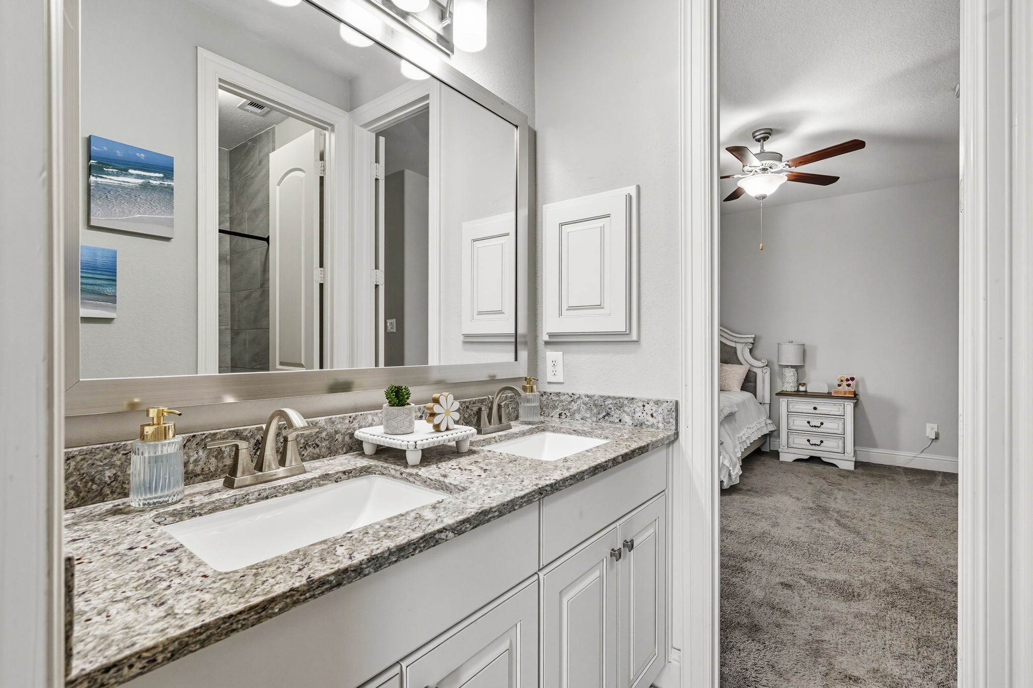 2008 Green Terrace Lane Pinehurst, TX 77362 - Photo 27 of 47 Alternate view of the Jack and Jill bathroom.