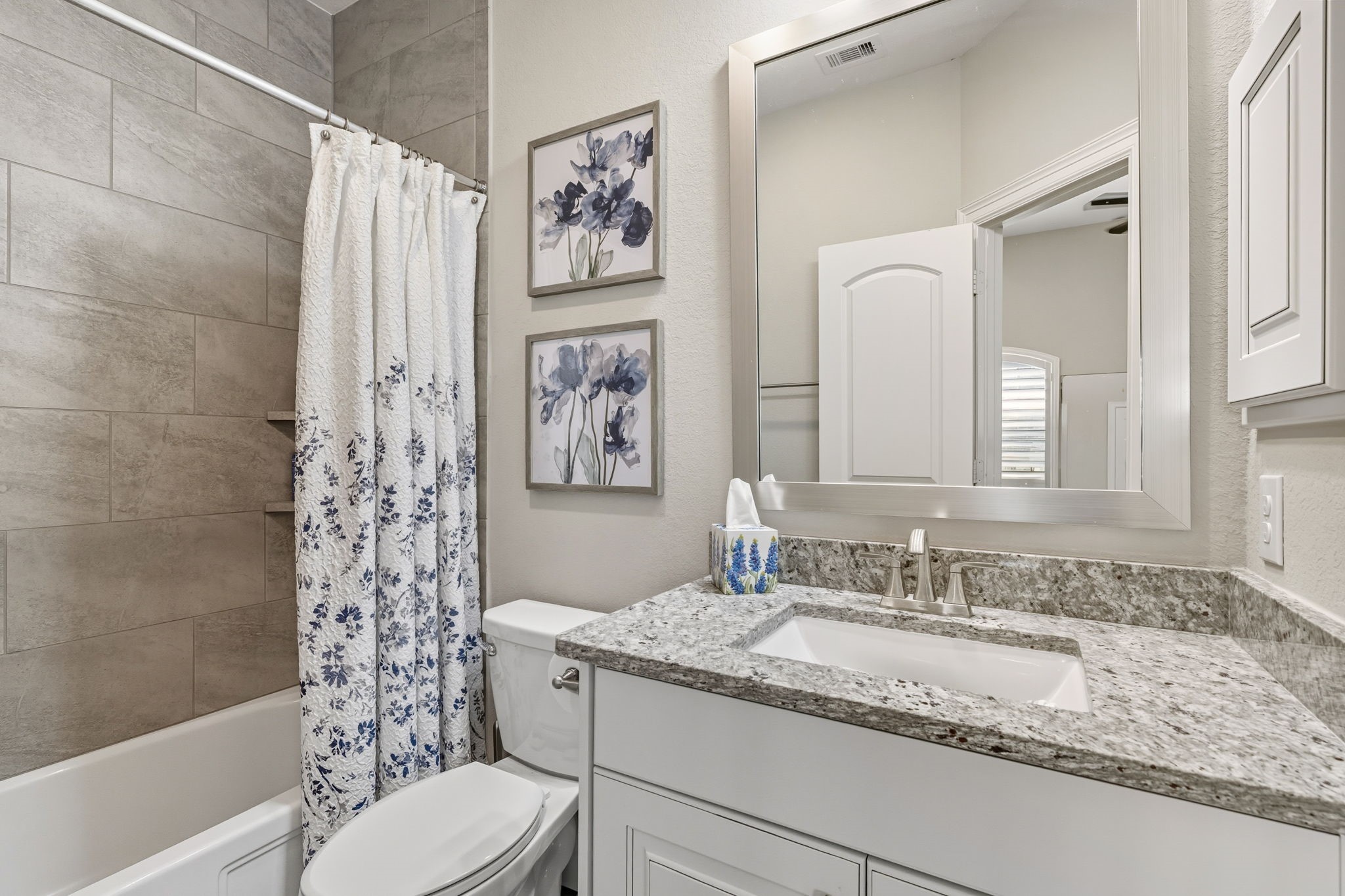 2008 Green Terrace Lane Pinehurst, TX 77362 - Photo 31 of 47 Guest ensuite for second floor bedroom. Lots of counterspace and shower/tub combination.