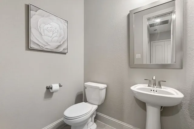 $685,000 | 2008 Green Terrace Lane, Pinehurst, TX 77362