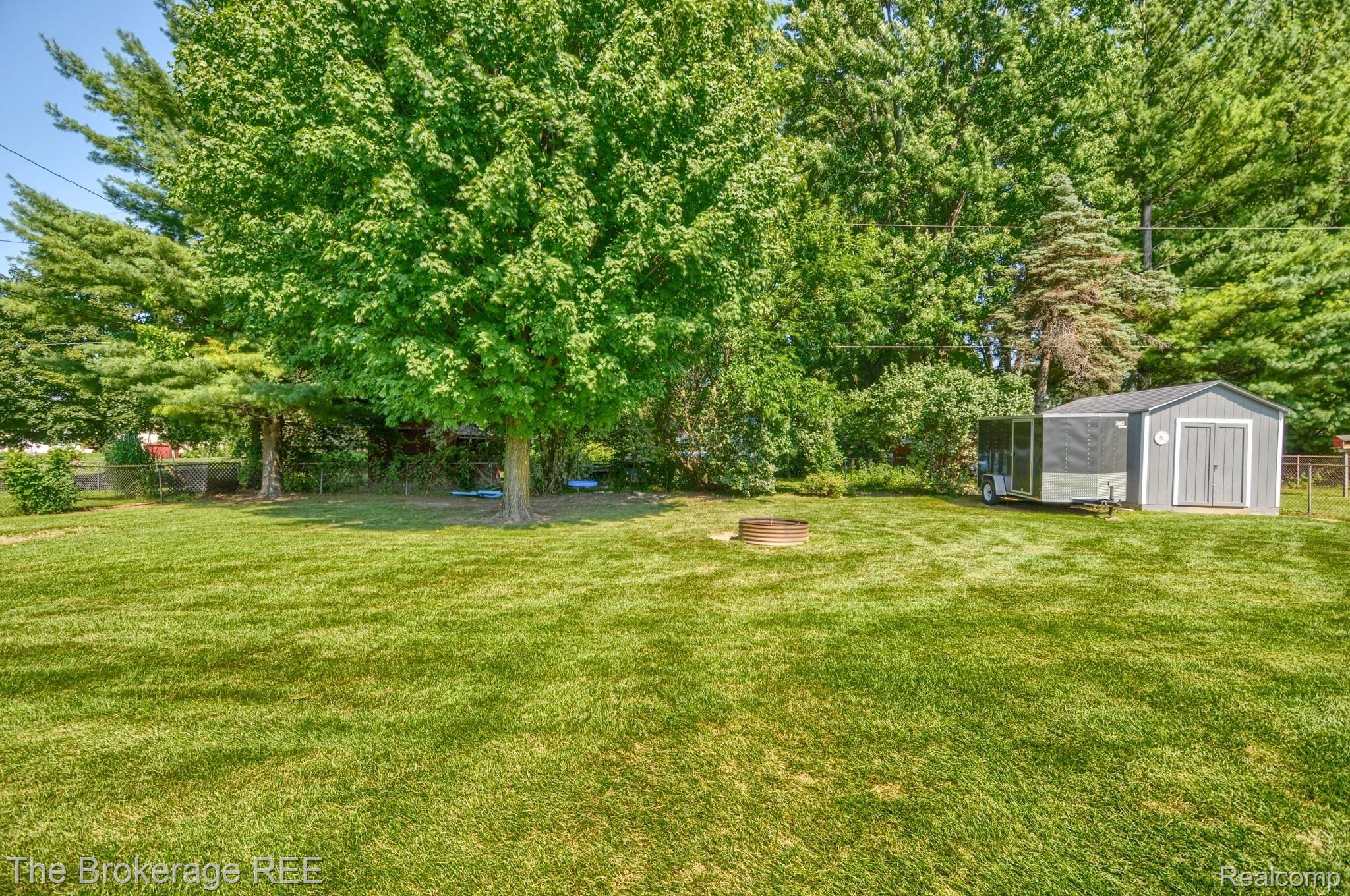 2326 North Irish Road Davison, MI 48423 - Photo 4 of 33 SD3_7714-HDR(5).jpg