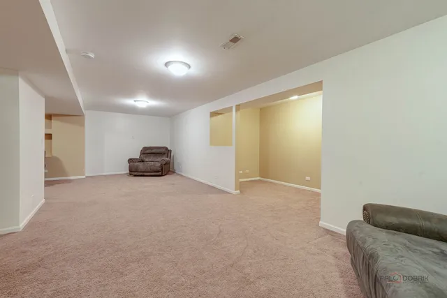 a view of livingroom with furniture