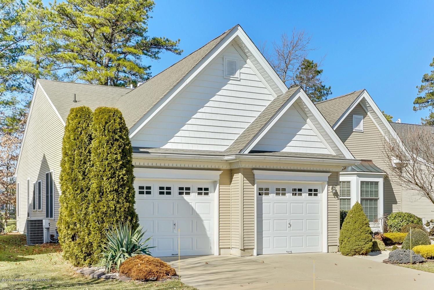 88 Crooked Stick Road Jackson, NJ 08527 - Photo 4 of 41 a front view of a house