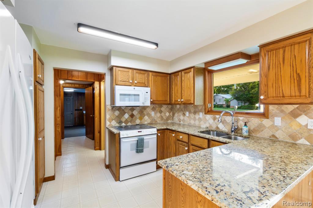 821 Castlebar Drive Rochester Hills, MI 48309 - Photo 7 of 27