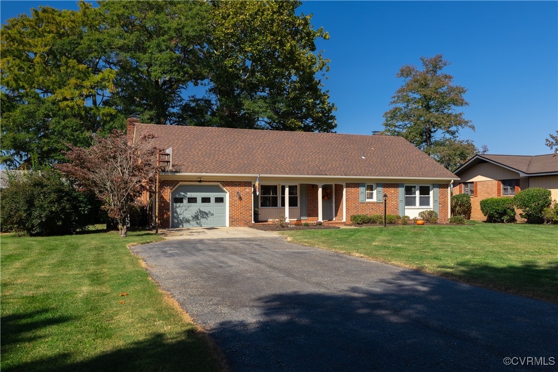 3078 North Riverside Drive Lanexa, VA 23089 - Photo 4 of 50 Sizeable Front Yard