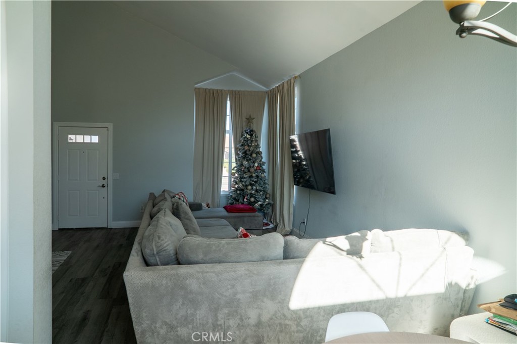 1454 Cresta Road Corona, CA 92879 - Photo 7 of 31