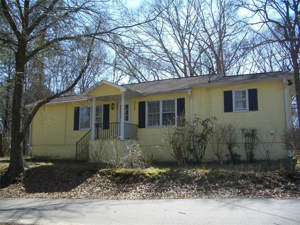 a view of a house with a yard