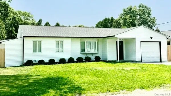 $565,000 | 16 Adobe Drive, Shirley, NY 11967