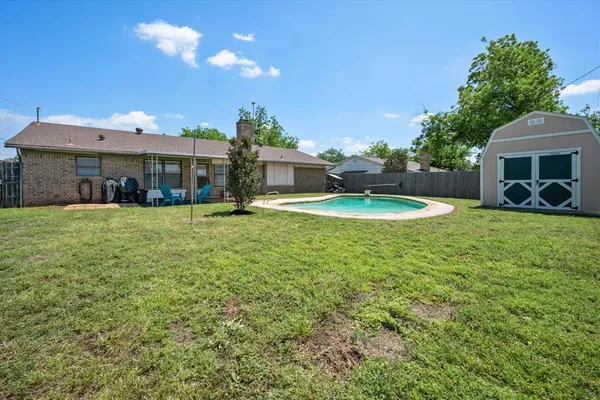 $277,900 | 212 South Heights Drive, Crowley, TX 76036