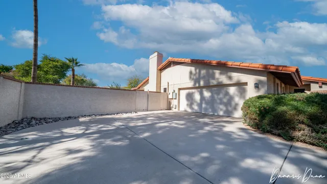$995,000 | 8852 South Lakeshore Drive, Tempe, AZ 85284