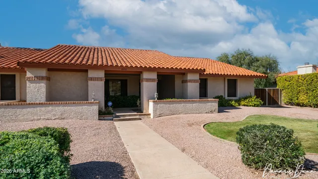 $995,000 | 8852 South Lakeshore Drive, Tempe, AZ 85284