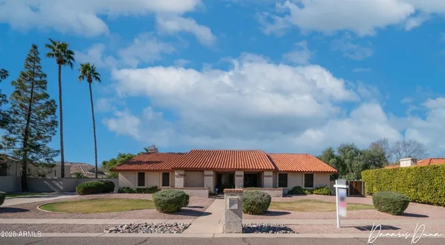 $995,000 | 8852 South Lakeshore Drive, Tempe, AZ 85284
