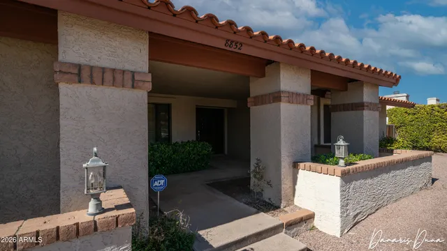 $995,000 | 8852 South Lakeshore Drive, Tempe, AZ 85284