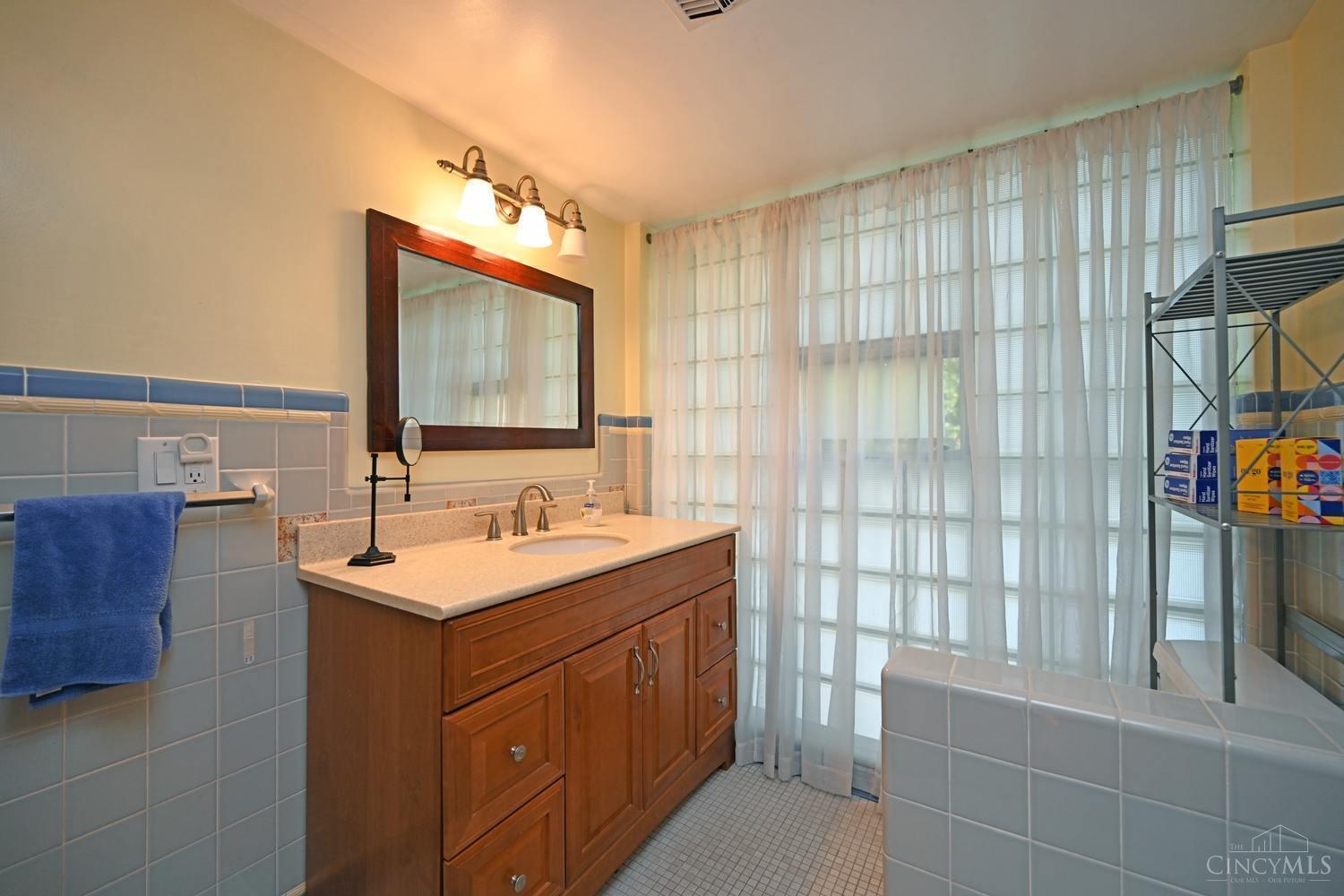 6221 Robison Road Cincinnati, OH 45213 - Photo 16 of 33 Gallery Image 16