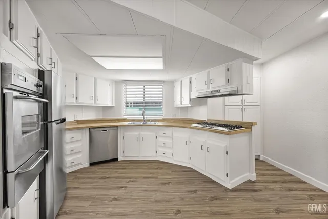 a kitchen with granite countertop a stove and a refrigerator