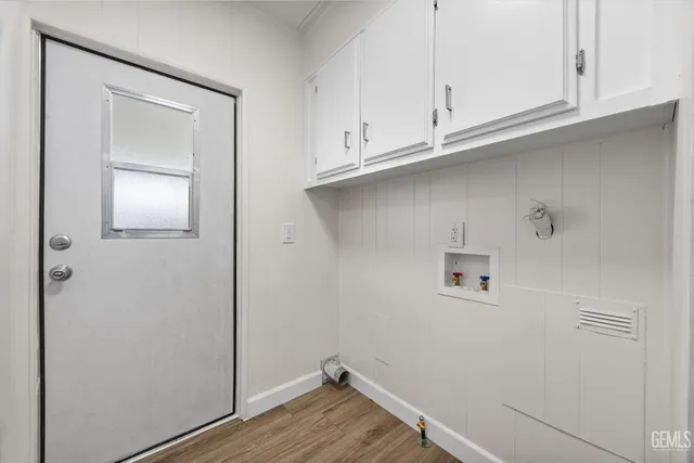 a view of a back yard of the house