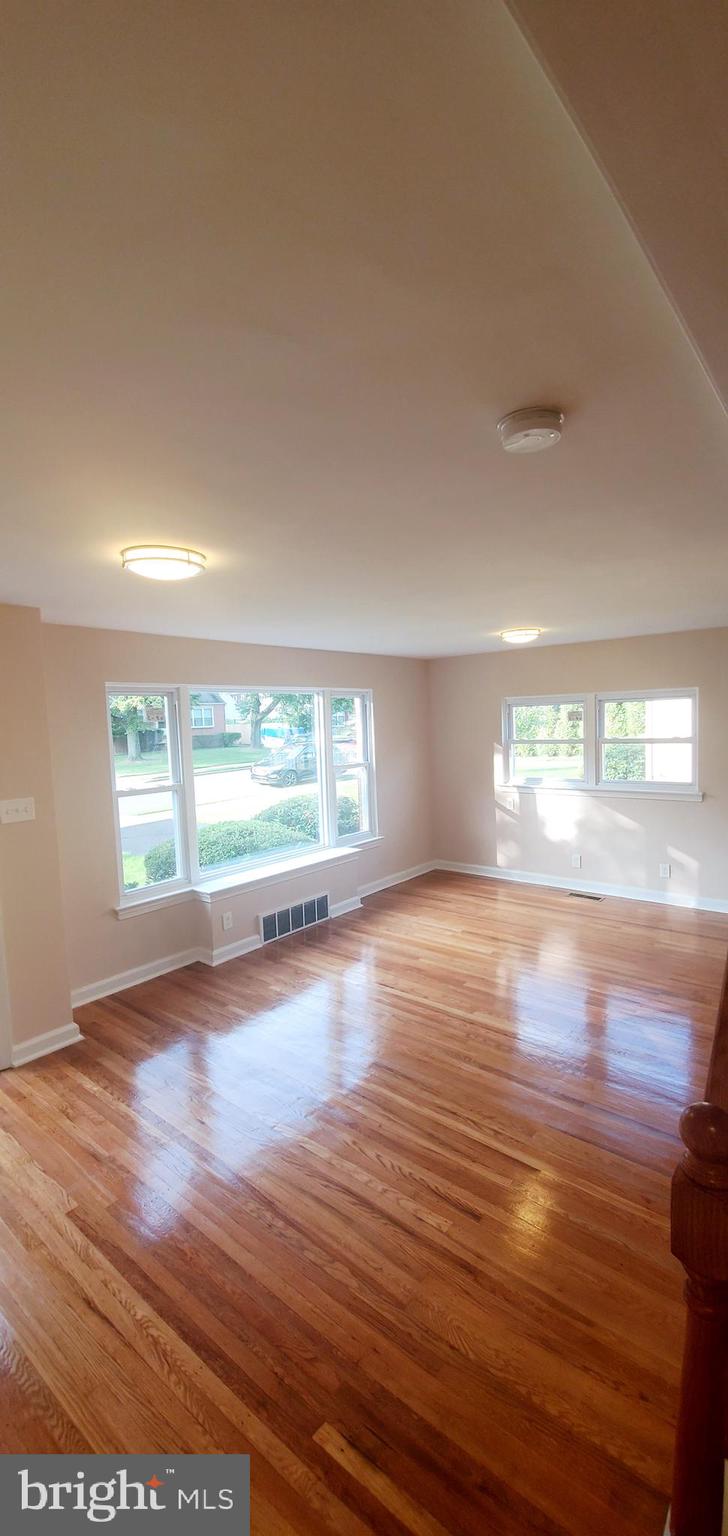 12039 Sewell Road Philadelphia, PA 19116 - Photo 6 of 29