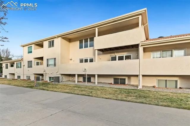 $514,900 | 174 Luxury Lane, Colorado Springs, CO 80921