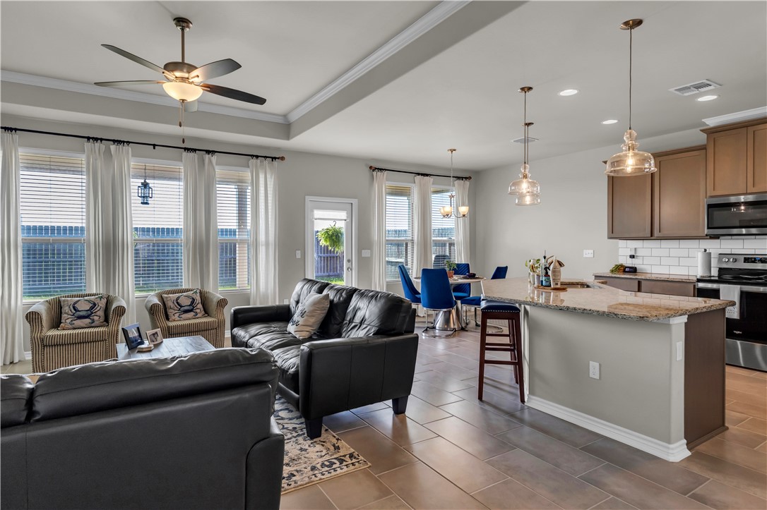 1033 Ocean Breeze Portland, TX 78374 - Photo 23 of 38 a living room with furniture kitchen area and a large window