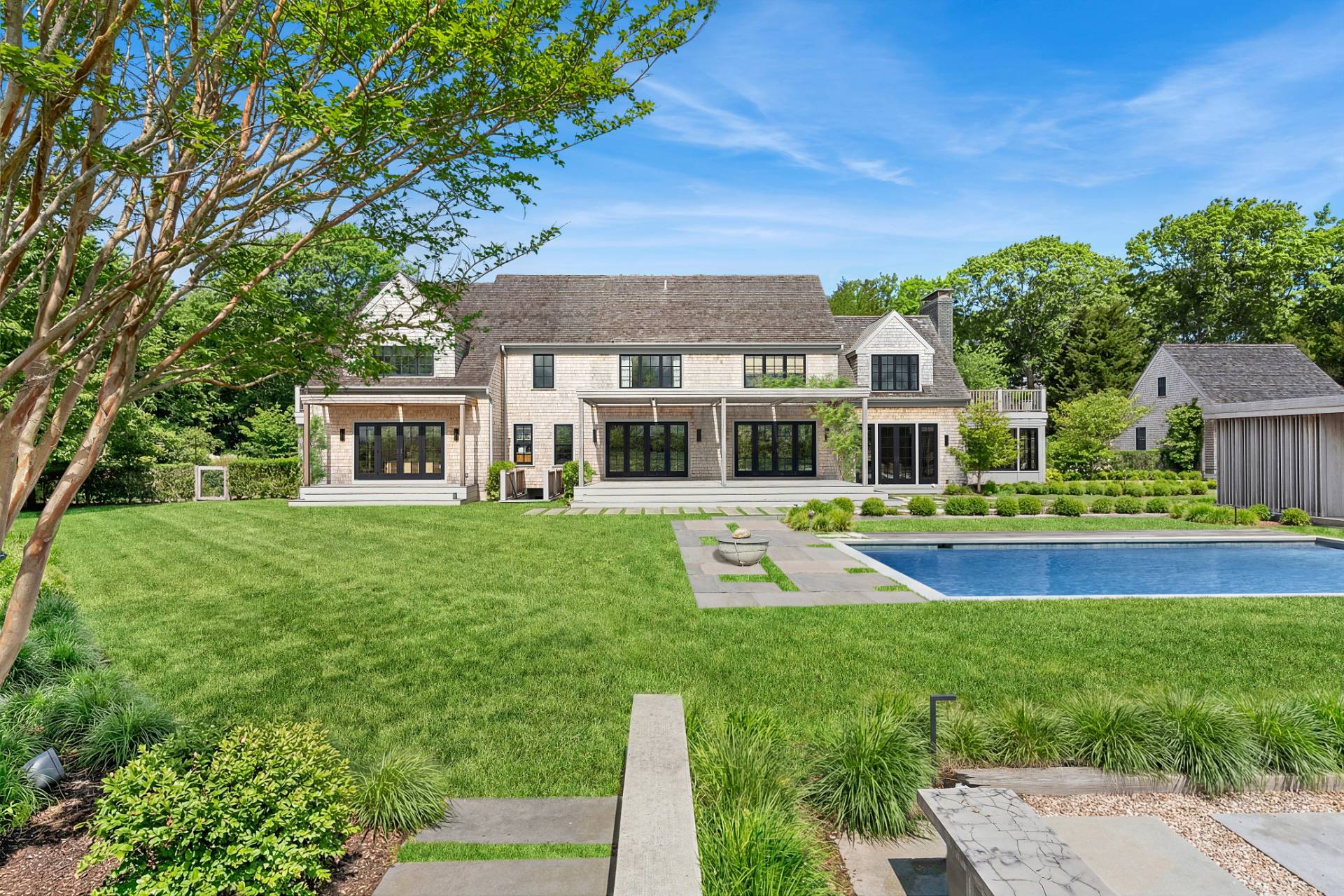 14 Sayre's Path Wainscott, NY 11975 - Photo 2 of 43
