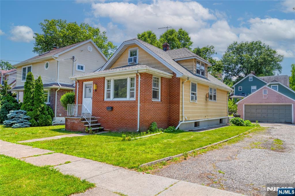 824 Linden Avenue Ridgefield, NJ 07657 - Photo 2 of 13 Gallery Image 2